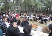 Πλήθος κόσμου στο πάρκο Νεαπόλεως για τα Κούλουμα
