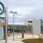 ÅÑÃÁÓÉÅÓ ÓÔÏ ÓÔÁÈÌÏ ÔÏÕ ÌÅÔÑÏ “ÁÃÉÁ ÐÁÑÁÓÊÅÕÇ” ËÉÃÅÓ ÇÌÅÑÅÓ ÐÑÉÍ ÁÍÏÉÎÅÉ ÃÉÁ ÔÏ ÅÐÉÂÁÔÉÊÏ ÊÏÉÍÏ.  (PHASMA / ÈÁÍÁÓÇÓ ÄÇÌÏÐÏÕËÏÓ)