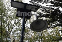 Λείπουν λάμπες & προστατευτικά από τα φωτιστικά στην οδό Καραϊσκάκη. Τι απέγιναν αραγε;