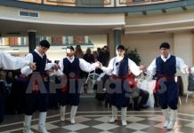 Οι Κρητικοί της Αγ. Παρασκευής έκοψαν τη βασιλόπιτα με παραδοσιακούς χορούς και τραγούδια