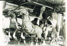 Σαν σήμερα «έφυγε» ο Θανάσης Βέγγος – Ο “καλός μας άνθρωπος” και συνδημότης σε σπάνιες φωτογραφίες