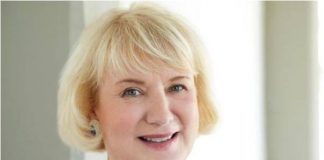 40 χρόνια υπηρεσίας στο Pierce – Συνέντευξη της Principal Julius στην Καθημερινή