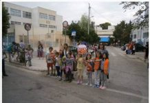 Ευχαριστίες από το 7ο Δημοτικό στις εθελόντριες τροχονόμους μαμάδες Εύη Μηνδρινού και Φωτεινή Πελέκη