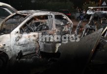 ΕΚΤΑΚΤΟ ΤΩΡΑ: Φωτιά σε τρία αυτοκίνητα στον Τσακό – καταστράφηκαν ολοσχερώς