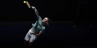 Όταν το δάχτυλο έδειχνε το φεγγάρι, ο Στέφανος κοίταζε το φεγγάρι!