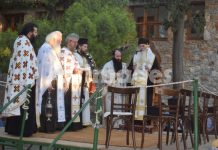 Γιορτινή ατμόσφαιρα στη Μονή του Αγίου Ιωάννη του Κυνηγού κατά την τέλεση του Μέγα Πανηγυρικού Εσπερινού