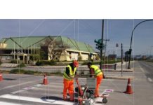 Η Περιφέρεια Αττικής ξεκίνησε τις εργασίες διαγραμμίσεων και σήμανσης σε βασικούς οδικούς άξονες του Λεκανοπεδίου