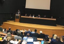 Τα απορρίμματα προκάλεσαν διακοπή του Περιφερειακού Συμβουλίου και καταγγελίες από τον Γιώργο Πατούλη