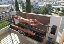 Το Αλλιώτικο Πάσχα των Ελλήνων! Βεγγαλικά και σούβλες δεν έλειψαν ούτε φέτος (VD)