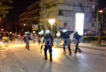 ΕΚΤΑΚΤΟ: Επεισόδια αυτή τη στιγμή στην πλατεία του Αη Γιάννη, παρούσα η αστυνομία