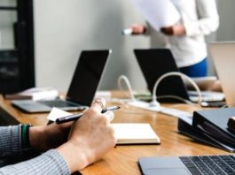 Δημόσιο -2025: Επί τάπητος άρση μονιμότητας & απολύσεις -Τι φέρνει ο νέος χρόνος