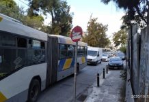 Διαμαρτυρία κατοίκων της κεντρικής πλατείας για την κυκλοφοριακή συμφόρηση μετά την πεζοδρόμηση της Γιαβάση