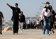 Χαλάρωση μέτρων από το Σάββατο – Τα σενάρια για λιανεμπόριο, σχολεία και μετακινήσεις