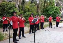 Μίνι συναυλία δρόμου από τη Φιλαρμονική του Δήμου στο πνεύμα των Αγίων Ημερών (VD)