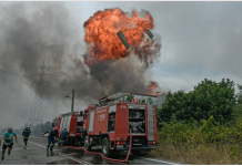Φωτιά στην Αττική: Μάχη με τις φλόγες σε εργοστάσιο στις Αφίδνες – Εκκενώνονται Πολυδένδρι και Καπανδρίτι
