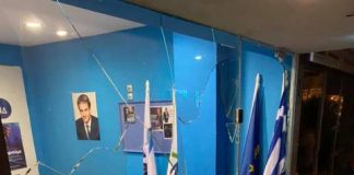 ΕΚΤΑΚΤΟ – Στόχος αγνώστων τα ξημερώματα τα γραφεία της ΔΗΜ.Τ.Ο. ΝΔ σπάζοντας τις τζαμαρίες