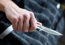 Αγία Παρασκευή: Κρατούσε τη γυναίκα του στο σπίτι και την απειλούσε με μαχαίρι