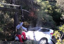 Ανασύρθηκε το όχημα που έπεσε χθες σε χαράδρα στον Υμηττό