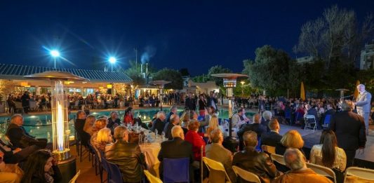 Με απόλυτη επιτυχία πραγματοποιήθηκε η εκδήλωση του Γιώργου Οικονόμου στο “Tennis Club”