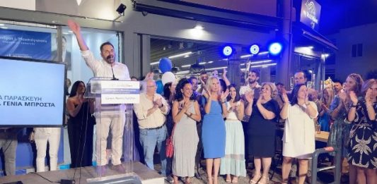 Με μεγάλη συμμετοχή πραγματοποιήθηκαν τα εγκαίνια του εκλογικού κέντρου του Αλέξανδρου Μουστόγιαννη.