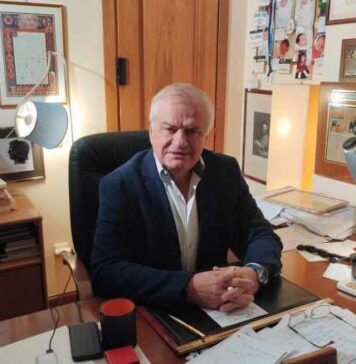 Ο κ. Γιάννης Σταθόπουλος μιλά για τα καυτά ζητήματα της πόλης στο aparaskevi-images.gr (VD)