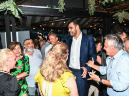 Παύλος Μαρινάκης συνεχίζει τις συναντήσεις με πολίτες στον Βόρειο Τομέα Αθήνας. Μετά την Αγία Παρασκευή, βρέθηκε στο Μαρούσι