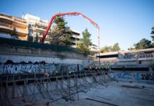 Aυτοψία του Δημάρχου Αγίας Παρασκευής και του Περιφερειάρχη Αττικής Νίκου Χαρδαλιά στο εργοτάξιο του κολυμβητηρίου