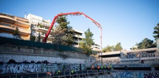 Aυτοψία του Δημάρχου Αγίας Παρασκευής και του Περιφερειάρχη Αττικής Νίκου Χαρδαλιά στο εργοτάξιο του κολυμβητηρίου