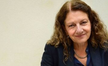 Η Ρέα Γαλανάκη μιλά για το έργο της στο Δημοτικό Ανοικτό Πανεπιστήμιο Αγίας Παρασκευής