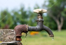 «Χαράτσι» 32,6% στο νερό: Στα κάγκελα δήμοι και ΚΕΔΕ για τις αυξήσεις της ΕΥΔΑΠ