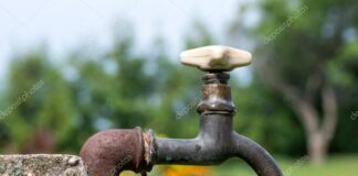 «Χαράτσι» 32,6% στο νερό: Στα κάγκελα δήμοι και ΚΕΔΕ για τις αυξήσεις της ΕΥΔΑΠ