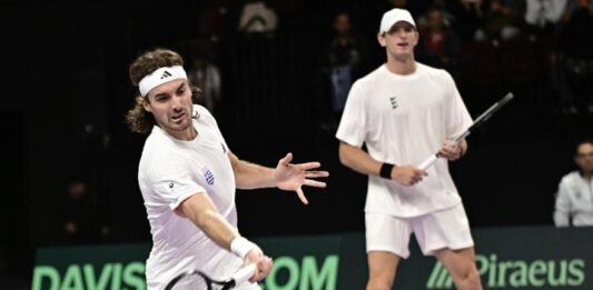 Davis Cup: Τσιτσιπάς και Σακελλαρίδης πήραν το διπλό και έφεραν την Ελλάδα μια νίκη από την πρόκριση!