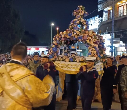 Με ευλάβεια και κατάνυξη η περιφορά του Επιταφίου στον Ι.Ν. Αγίας Παρασκευής
