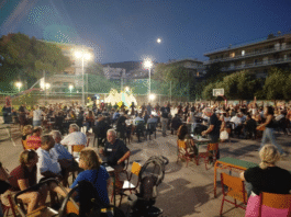 Η γιορτή της γειτονιάς του συλλόγου Τσακού με πολύ κόσμο – και το θεατρικό του συλλόγου έγινε με μεγάλη επιτυχία