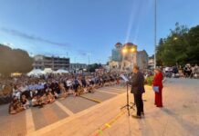 Σε μια υπέροχη βραδιά γεμάτη μουσική & χορό, στην κεντρική πλατεία, στο πλαίσιο της αδελφοποίησης με το Saint-Brieuc
