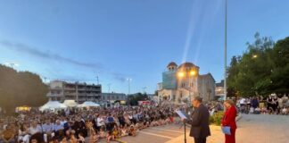 Σε μια υπέροχη βραδιά γεμάτη μουσική & χορό, στην κεντρική πλατεία, στο πλαίσιο της αδελφοποίησης με το Saint-Brieuc
