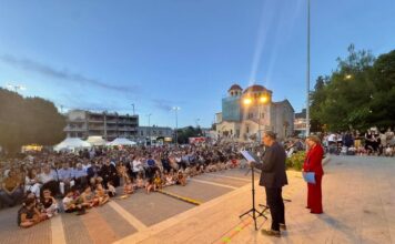 Σε μια υπέροχη βραδιά γεμάτη μουσική & χορό, στην κεντρική πλατεία, στο πλαίσιο της αδελφοποίησης με το Saint-Brieuc