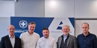 Σύσσωμες οι παρατάξεις καταδικάζουν το γεγονός έξω από το σπίτι του Περιφερειάρχη Νίκου Χαρδαλιά