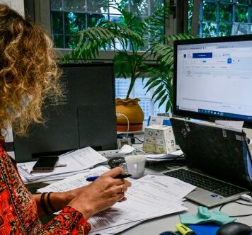 Τέλος σε 25 βασικά δικαιολογητικά: Με μία υπεύθυνη δήλωση απλοποιείται το 40% των συναλλαγών με το Δημόσιο, δείτε παραδείγματα