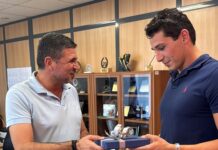 Ο «χρυσός» πολίστας Αριστείδης Χαλυβόπουλος στο δημαρχείο Αγίας Παρασκευής