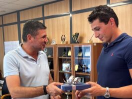 Ο «χρυσός» πολίστας Αριστείδης Χαλυβόπουλος στο δημαρχείο Αγίας Παρασκευής